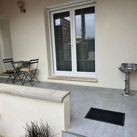 Appartement T2 Avec Terrasse Et Cour Clavaillan Exterior foto