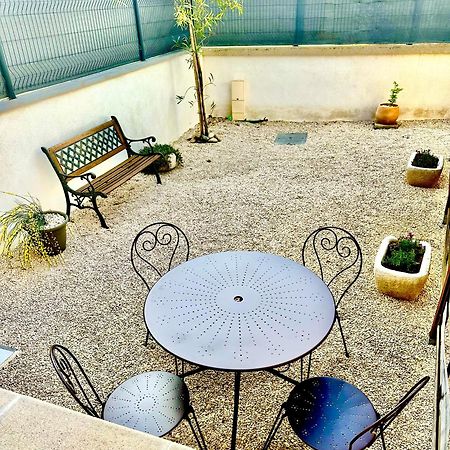 Appartement T2 Avec Terrasse Et Cour Clavaillan Exterior foto