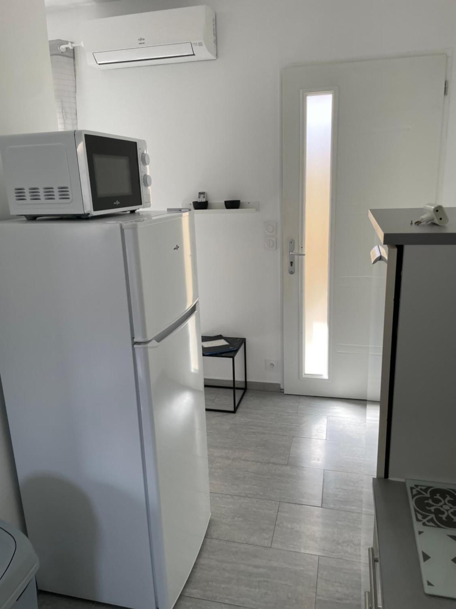 Appartement T2 Avec Terrasse Et Cour Clavaillan Exterior foto