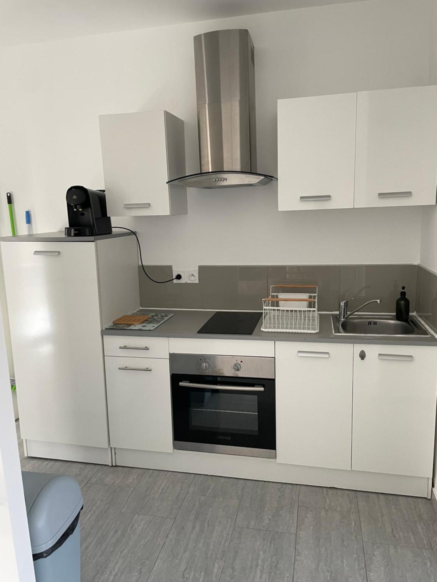 Appartement T2 Avec Terrasse Et Cour Clavaillan Exterior foto