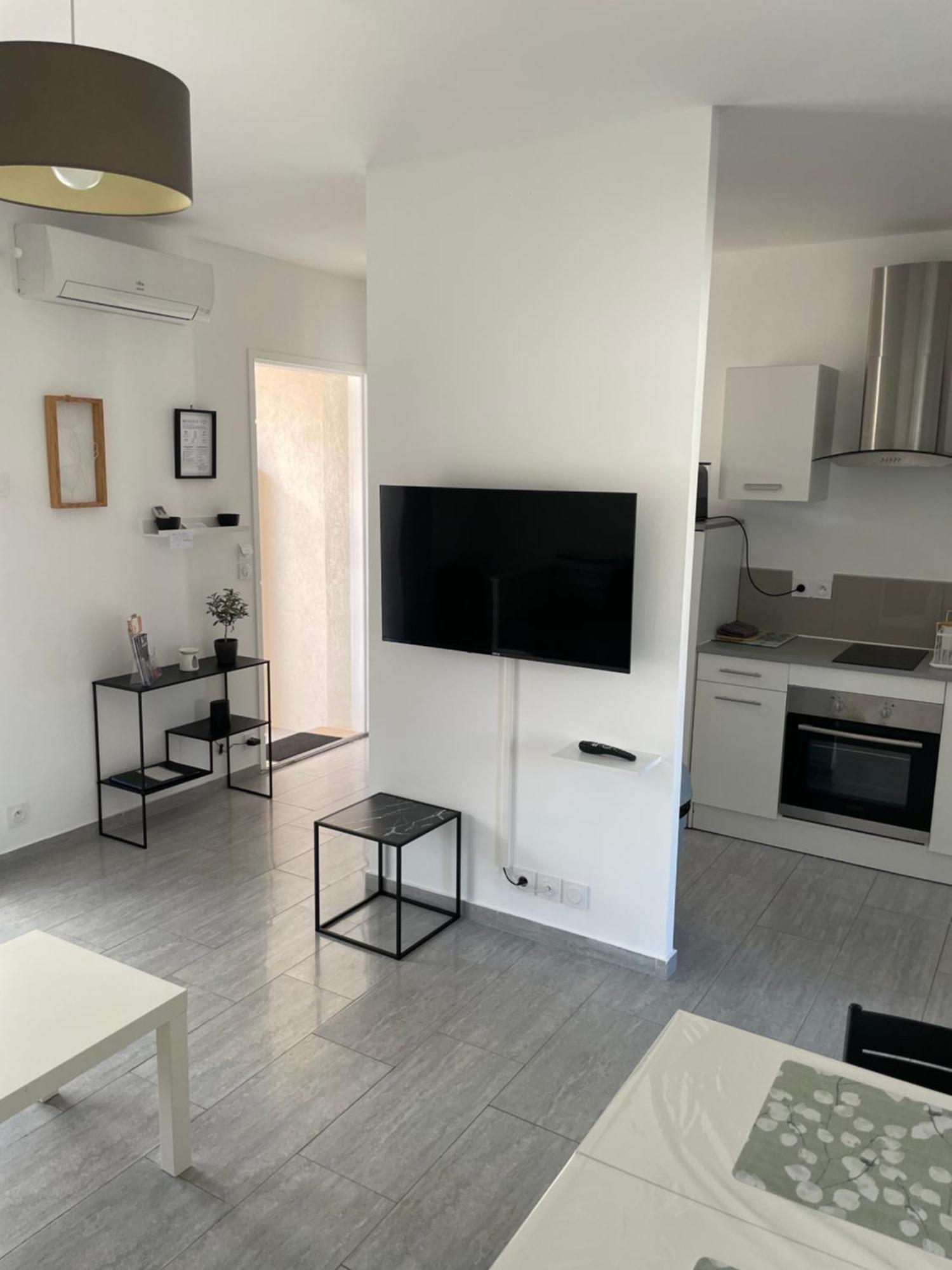 Appartement T2 Avec Terrasse Et Cour Clavaillan Exterior foto