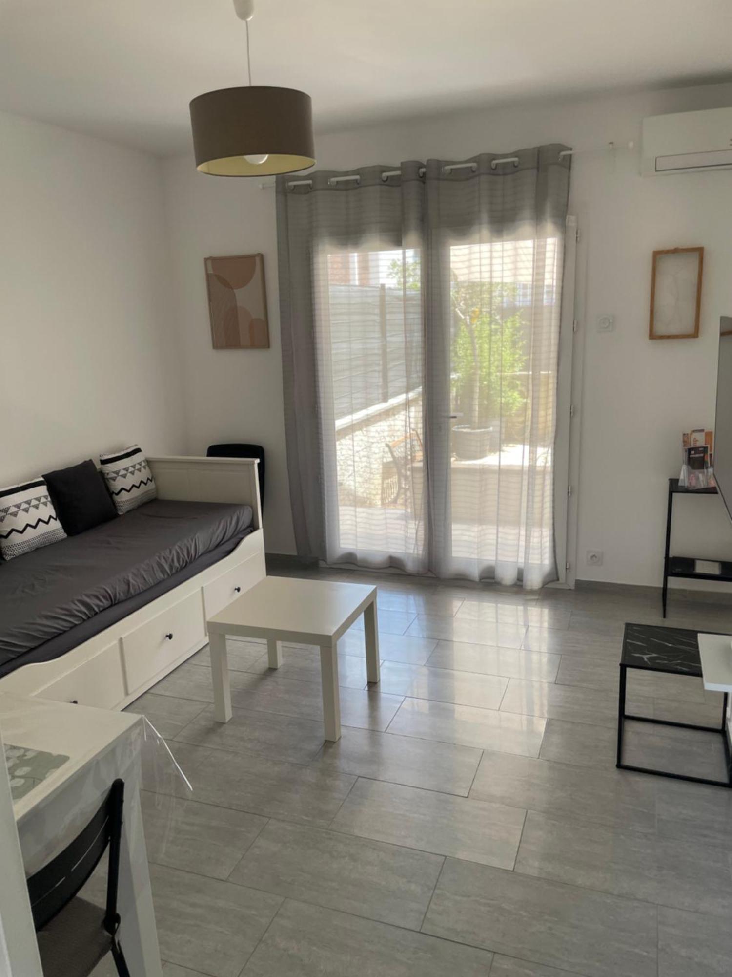 Appartement T2 Avec Terrasse Et Cour Clavaillan Exterior foto