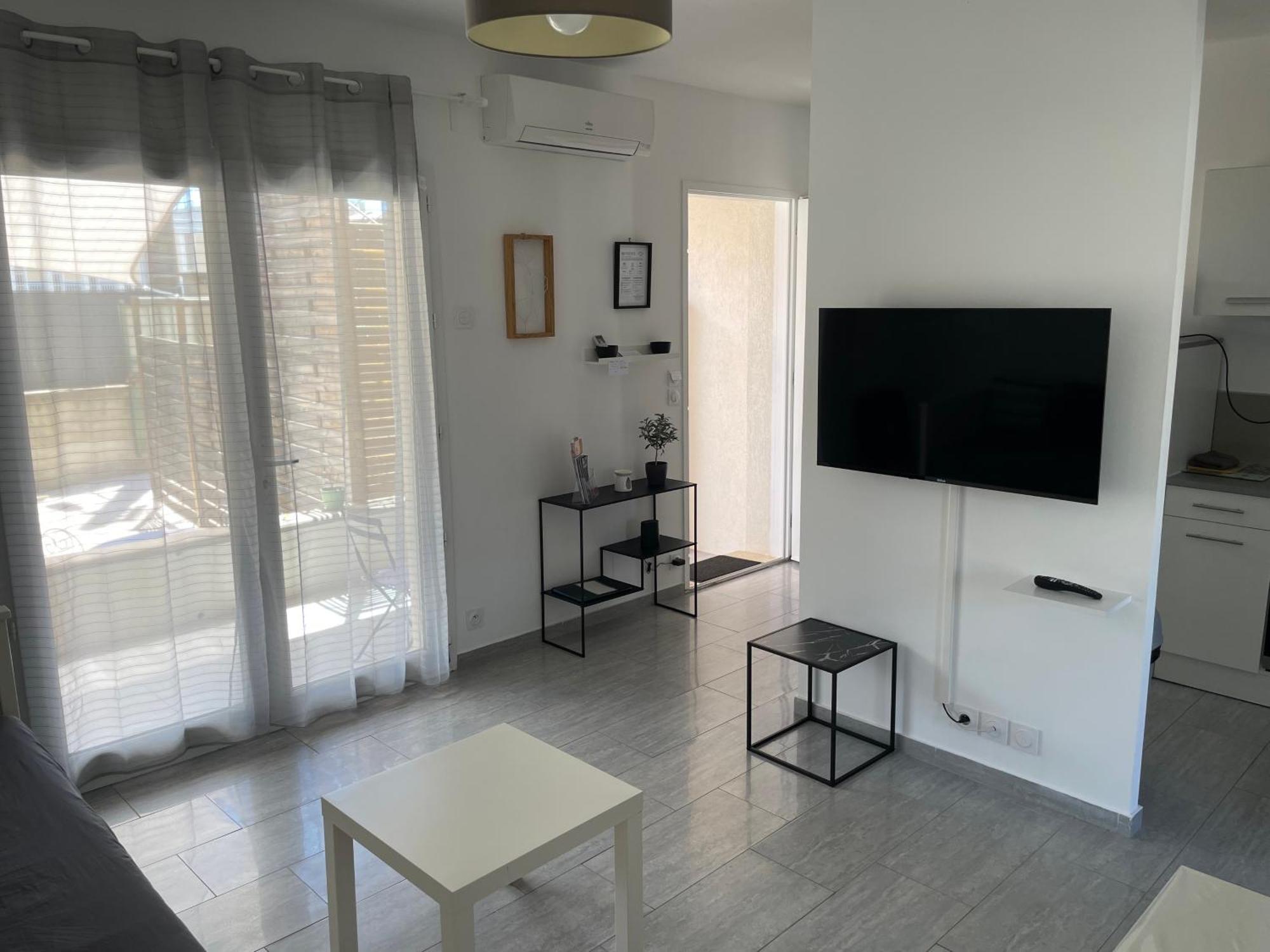 Appartement T2 Avec Terrasse Et Cour Clavaillan Exterior foto