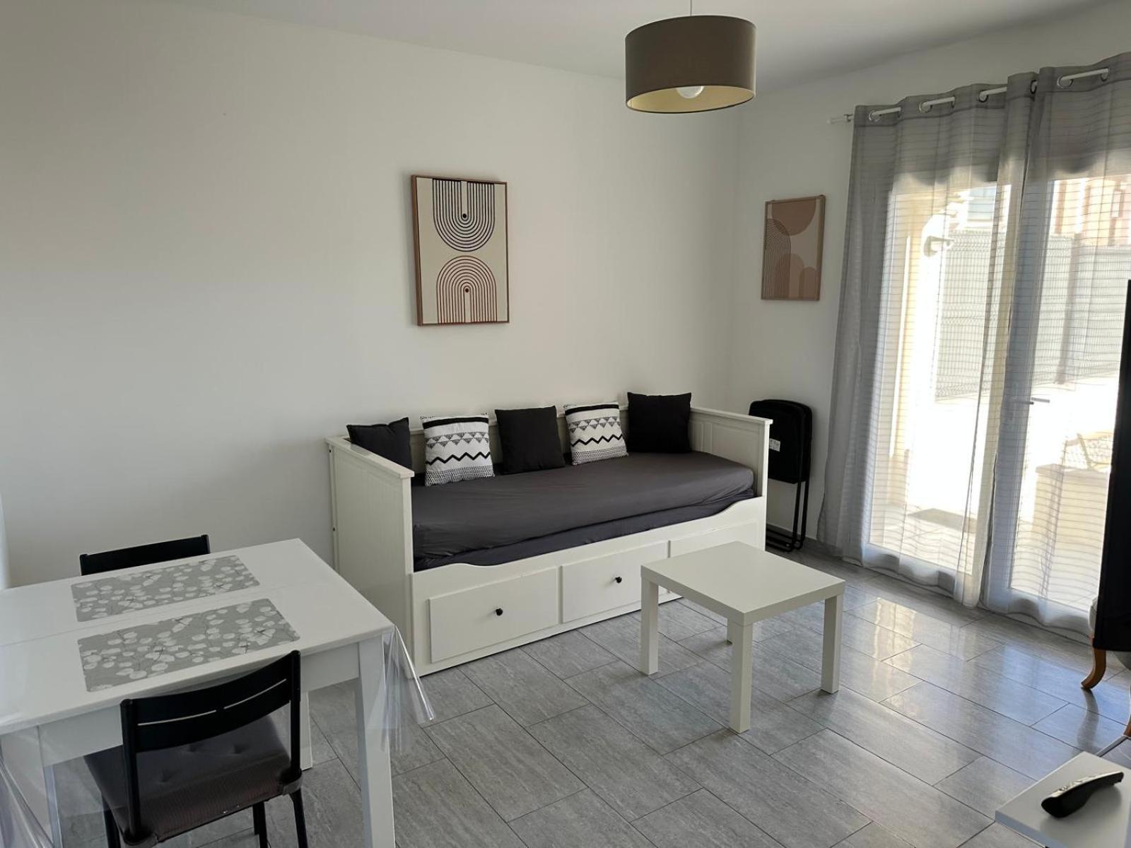 Appartement T2 Avec Terrasse Et Cour Clavaillan Exterior foto
