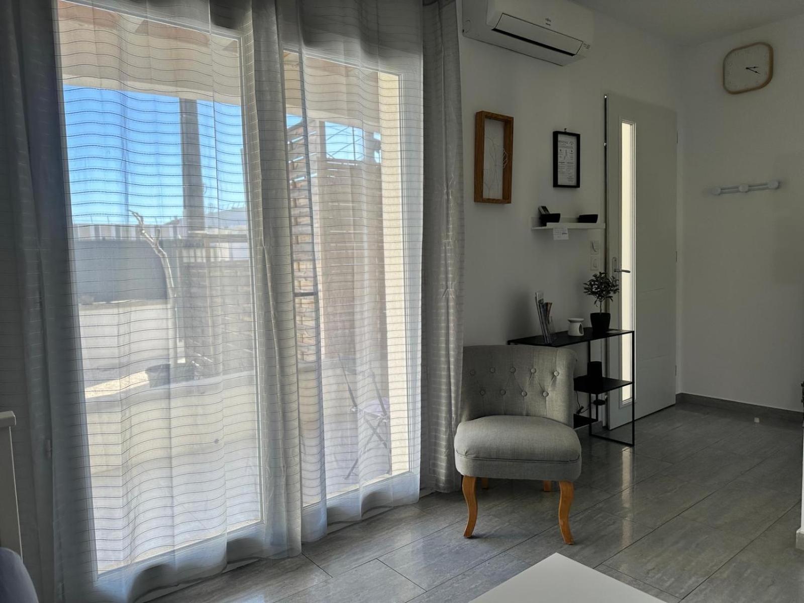 Appartement T2 Avec Terrasse Et Cour Clavaillan Exterior foto