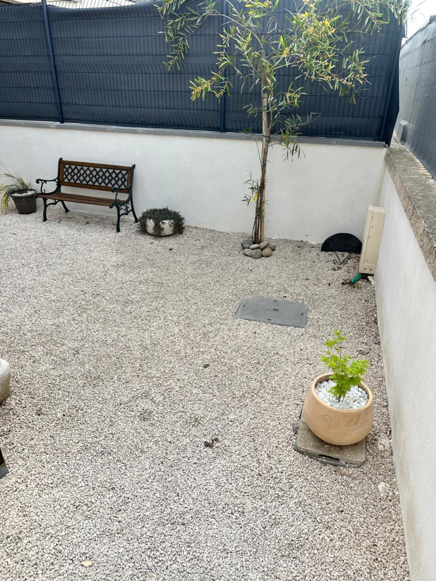 Appartement T2 Avec Terrasse Et Cour Clavaillan Exterior foto