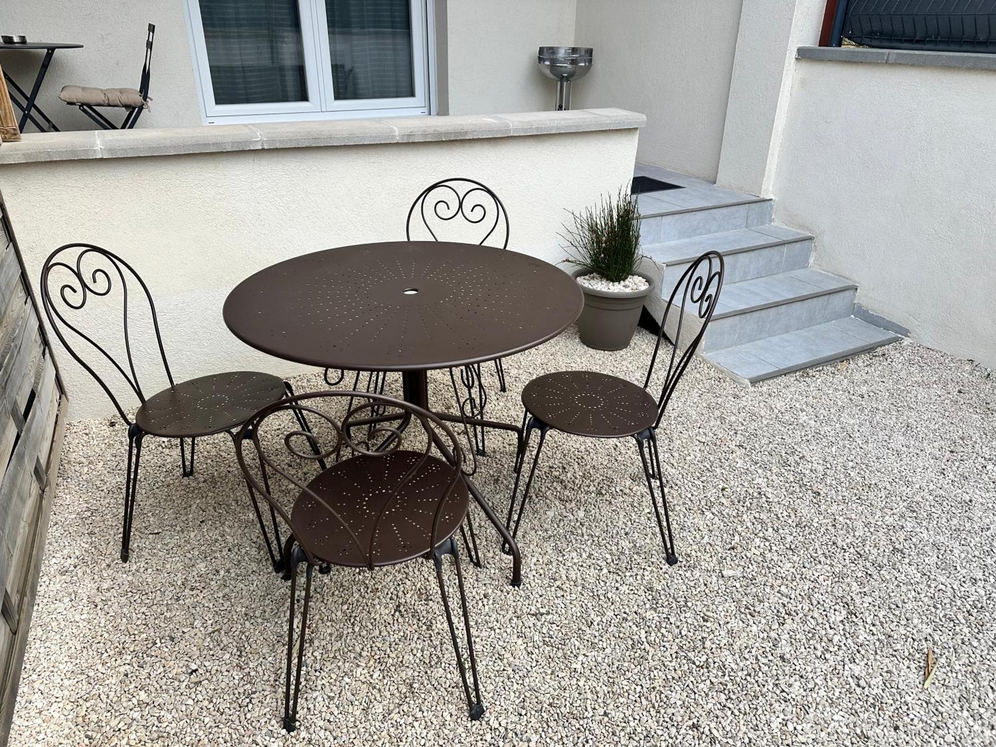 Appartement T2 Avec Terrasse Et Cour Clavaillan Exterior foto